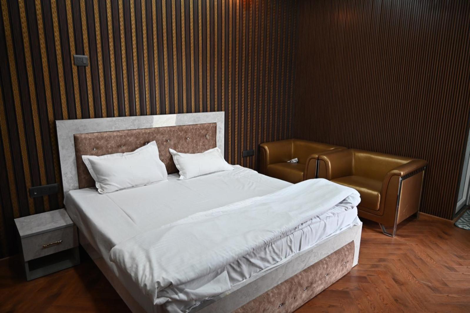 4 Seasons Resort By Jain Residency Sohna Ngoại thất bức ảnh